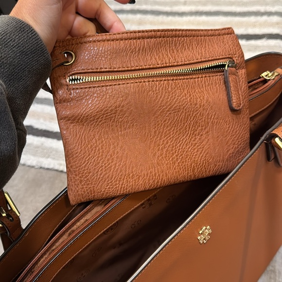 large tory burch work tote with zipped laptop sleeve - Picture 3 of 6